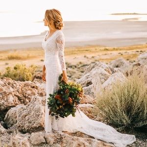 Custom Alta Moda Wedding Dress size 2-4. Could possibly fit a 6 as well.